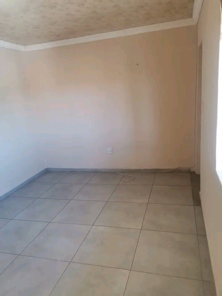 Ensuite available in ext 2 not far from casba  in Protea Glen