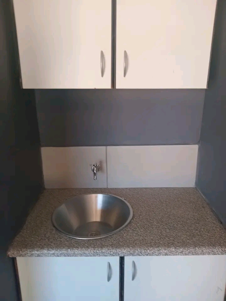 Room to rent in house number 8000 ext 7 hydro  in Nellmaphius