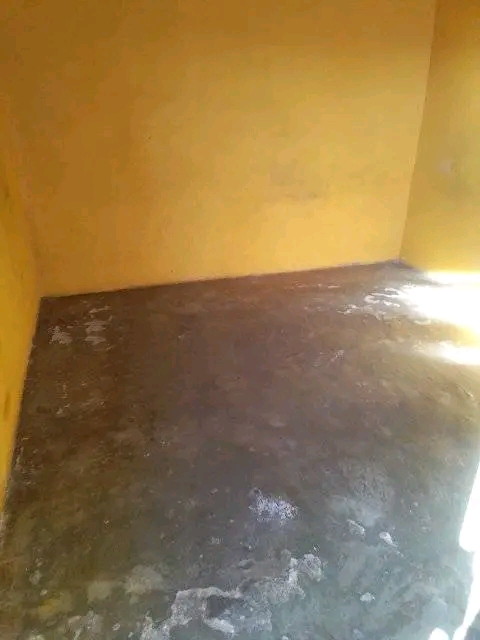 Garage size room available @hospital view sam  in Tembisa