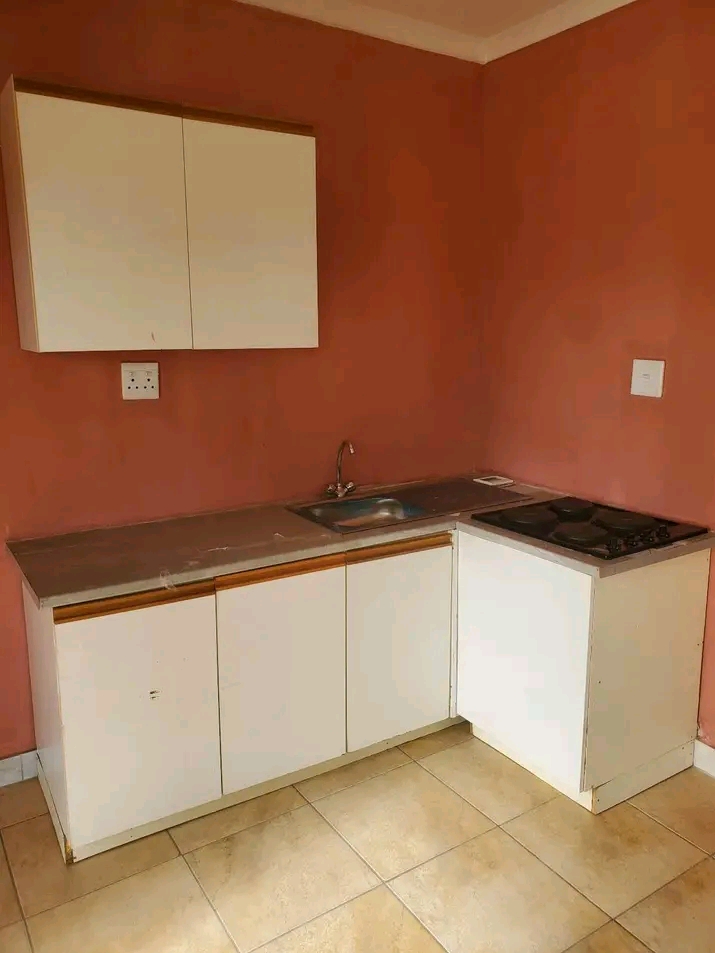 Huge 1 bedroom available for rent in midrand.  in Glen Austin