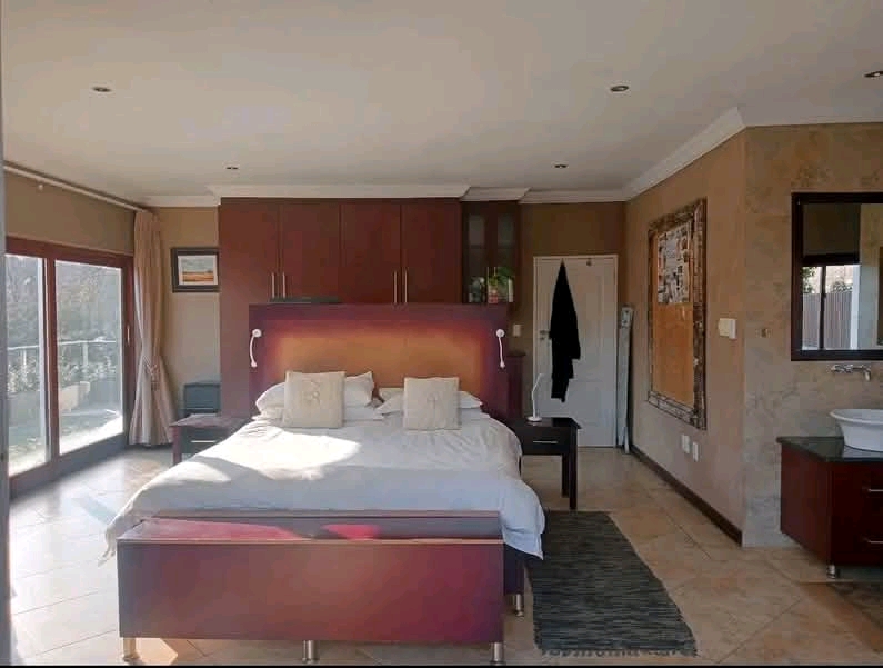 A stunning fully furnished 4 bed and 3 bath s  in Randburg