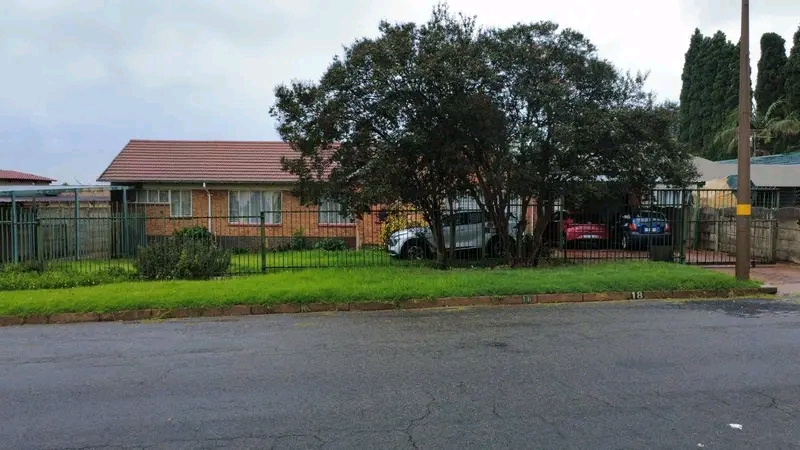 Spacious 3-bedroom home for rent in edleen
  in Kempton Park