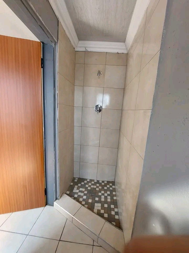 Bachelor room for rental available at mayfiel  in Daveyton