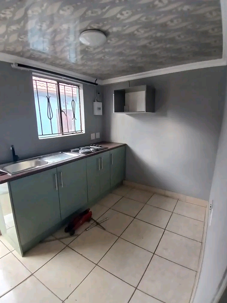 1 separate bedroom cottage with shower ,toile  in Birch Acres