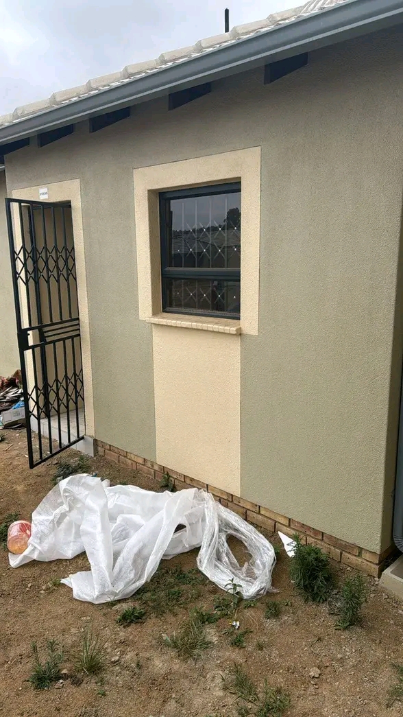 2 bedroom stand alone house in ex45 r5500 dep  in Clayville