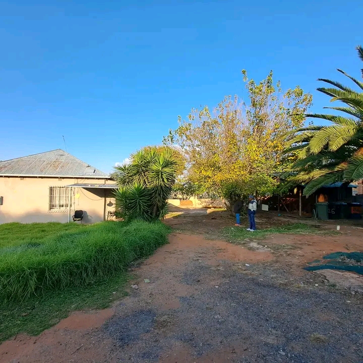 To let: 3 bedroom house in north
available i  in Alberton