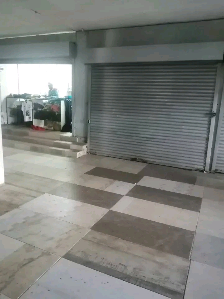 Looking for a shop to let in town. call or ap  in Johannesburg