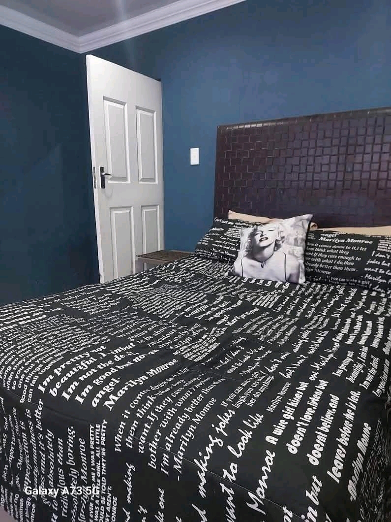 2 bedroom cottage rental 
**available from t  in Clayville