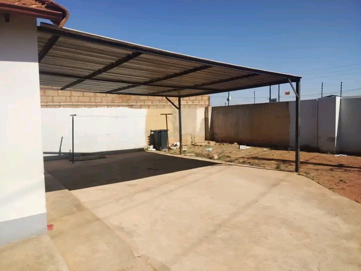 3 bedroom house available for rental at ext 2  in Protea Glen