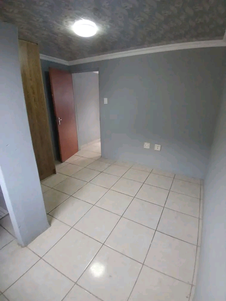 1 separate bedroom cottage with shower ,toile  in Birch Acres