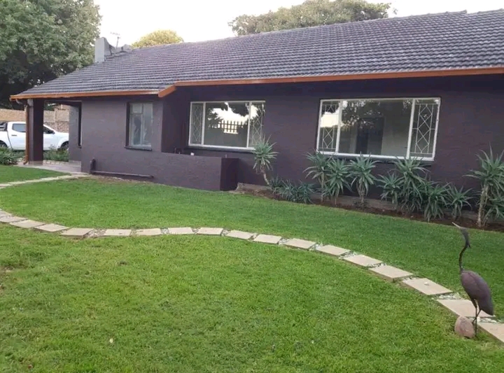 2 bedrooms cottage for rent in bordeaux r8500  in Randburg