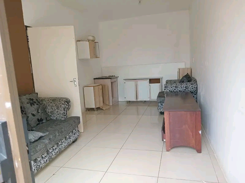 Cottage available immediately for rental in e  in Naturena