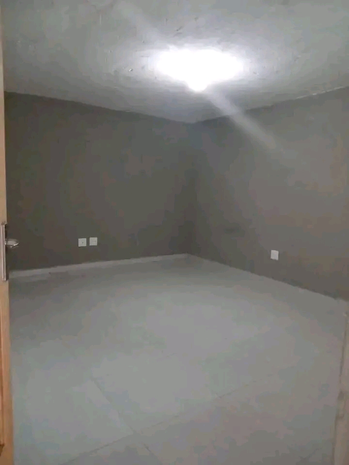 Ext6 spacious room immediately available 
r2  in Ebony Park