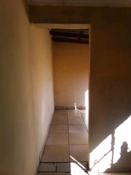 Two rooms with ajoining door to the other roo  in Vosloorus