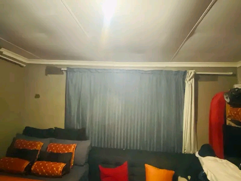 Room to rent in a3 near denlyn mall, tshwane   in Mamelodi West