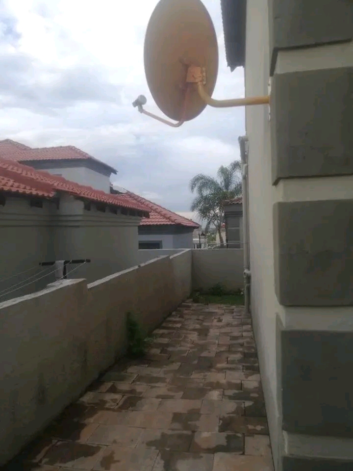 5 bedroom 3 bath double storey house for rent  in Midrand