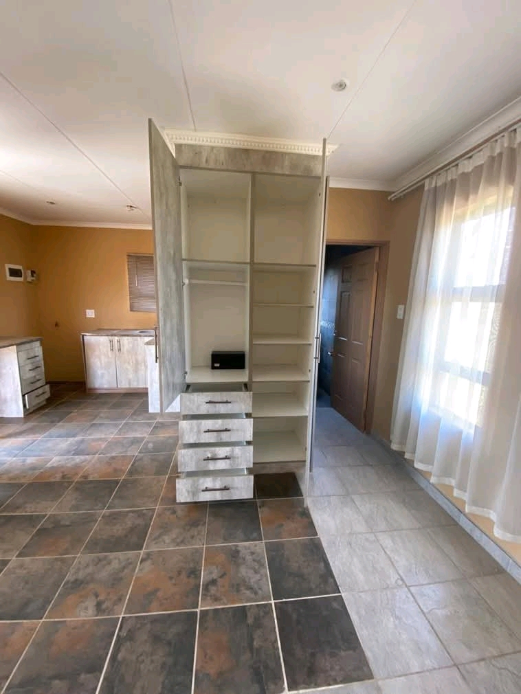 🏡 bachelor available immediately – ext 3  in Clayville