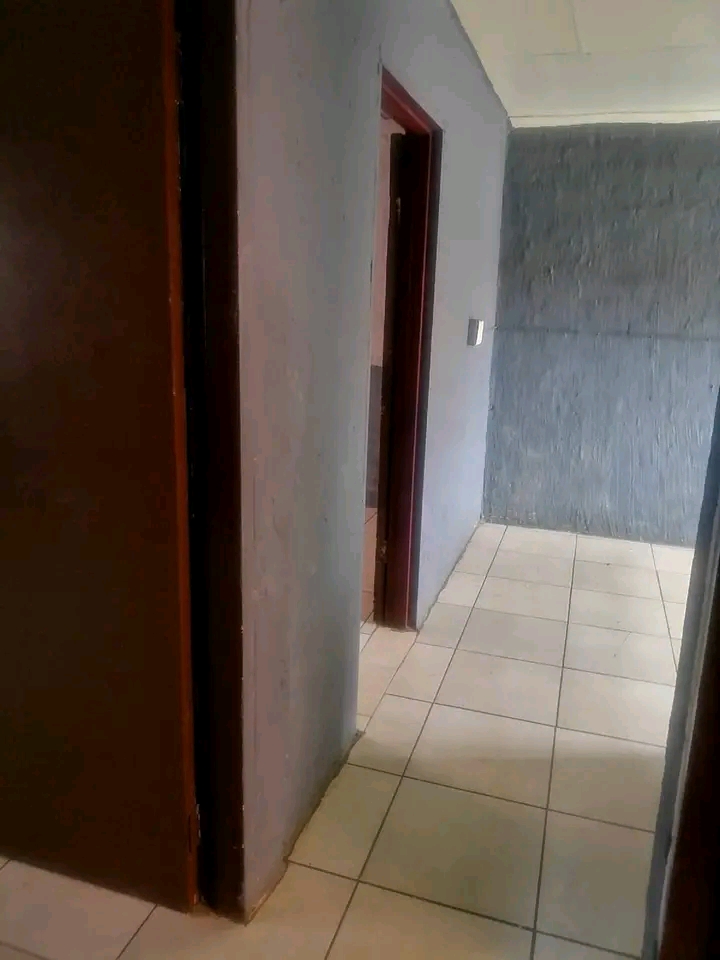 House available...rent 3500 deposit half pric  in Lufhereng