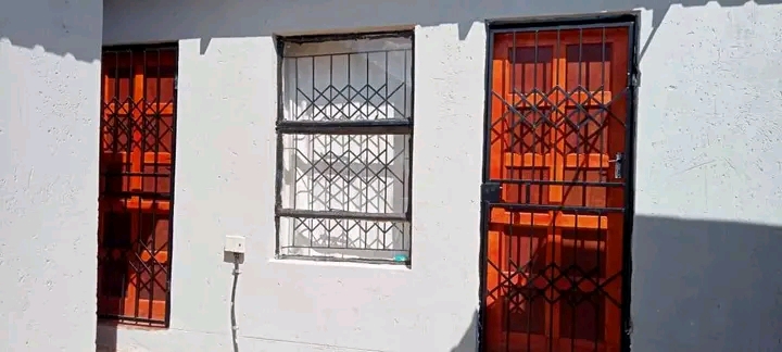 Room available at nellmapius ext 24
call 082  in Mamelodi