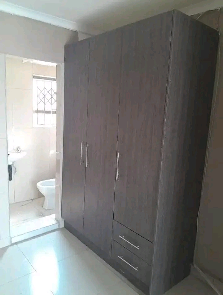 1 bedroom cottage consisting of a fitted kitc  in Kempton Park