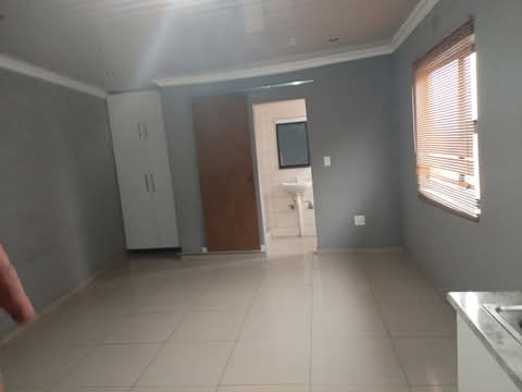 3300 zone2 agent  no parking  in Diepkloof