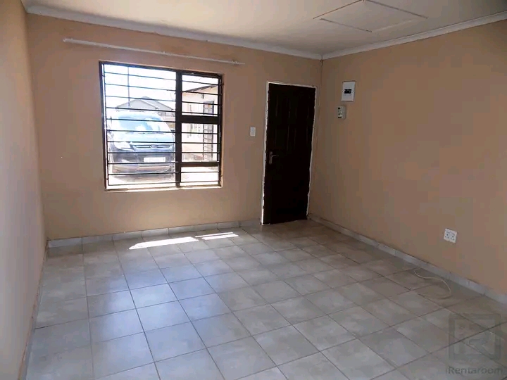 Beautiful ensuite room available to rent
ren  in Protea Glen