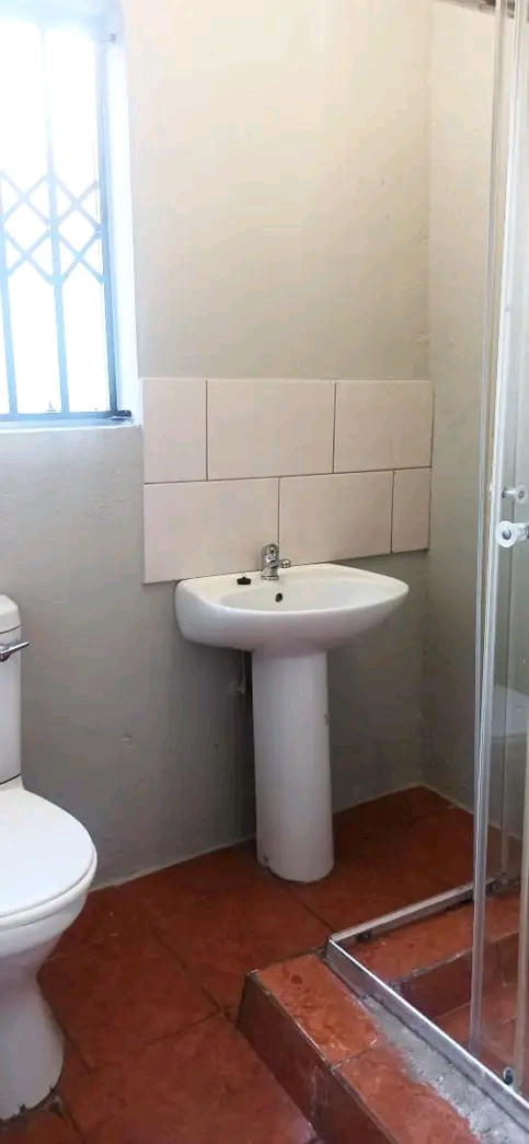 Afternoon good people nice room ensuite avail  in Diepkloof