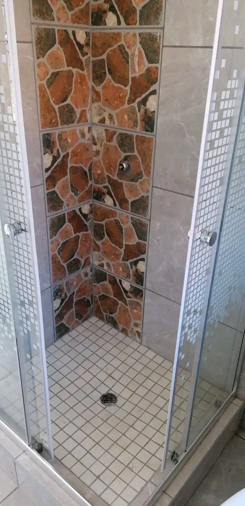 2 bedroom 1 bath house for rent in green vill  in Soweto