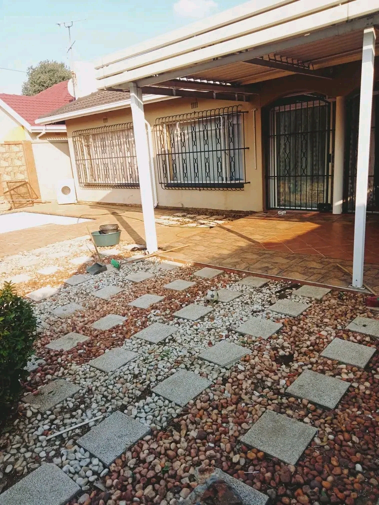 To let 2 rooms available in sharing house.. n  in Kensington