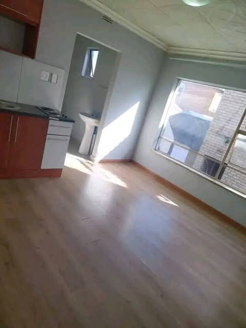 Bachelor room available in phase 3 rent 3500   in Diepkloof
