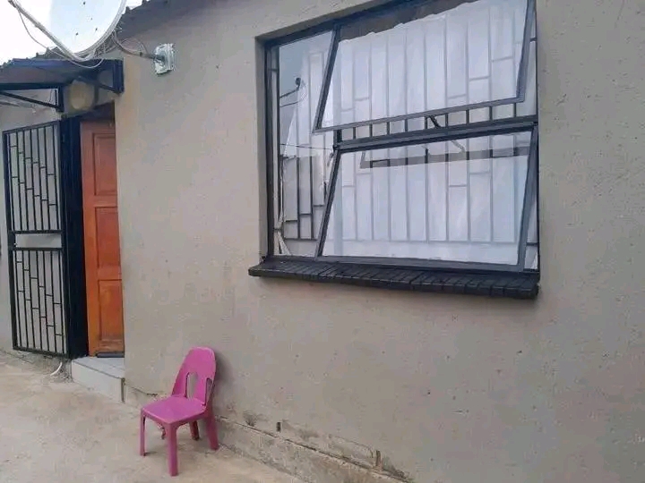 Room available in phase 3....r1000 every mont  in Mamelodi