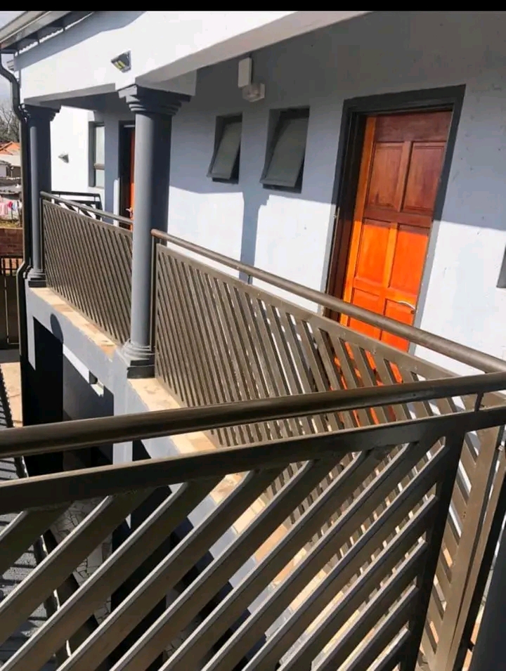 Ensuits  apartments available for rental 
de  in Naledi