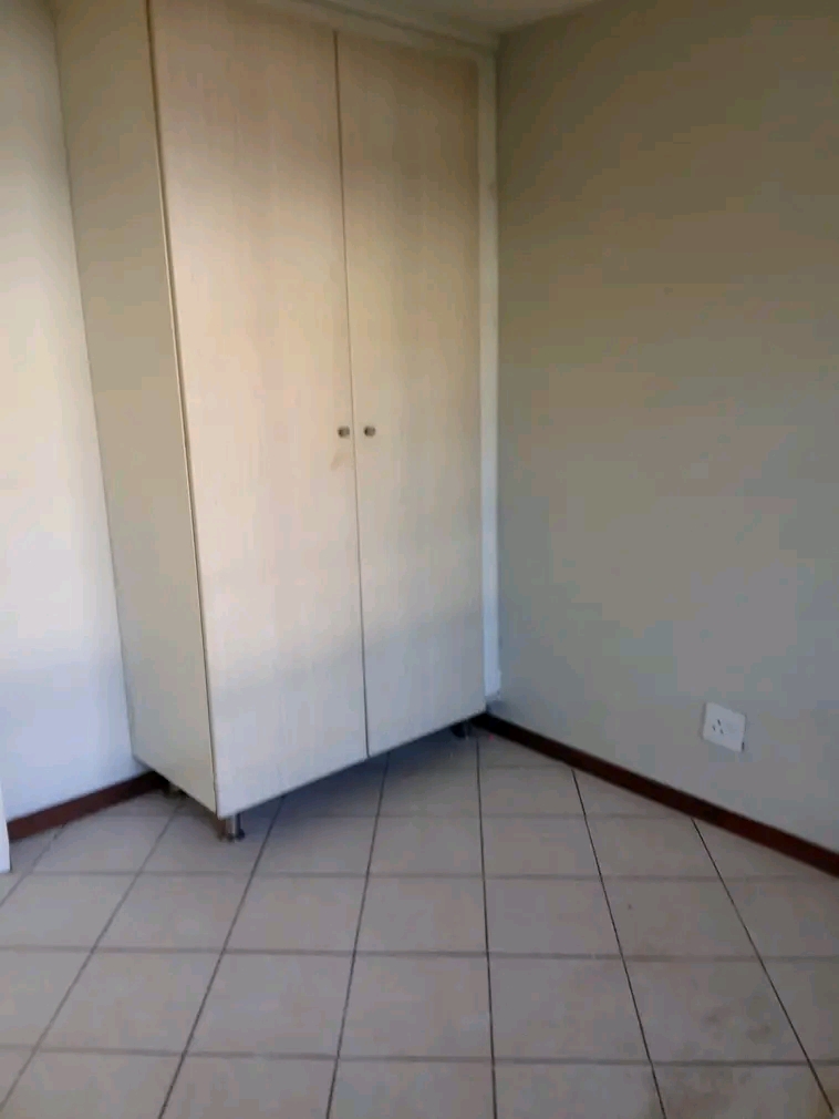 Newly renovated 2 bedroom in crescendo r7500   in Midrand
