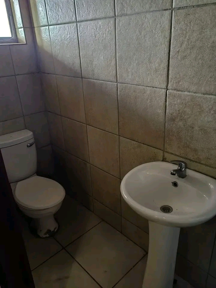Open plan bachelor unit available to occupy
  in Vosloorus