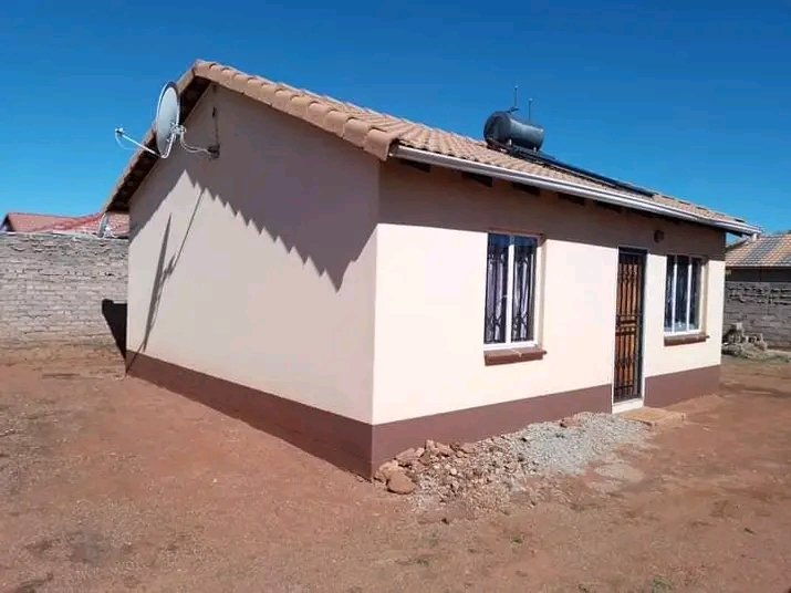 House available for immediate occupation in e  in Protea Glen