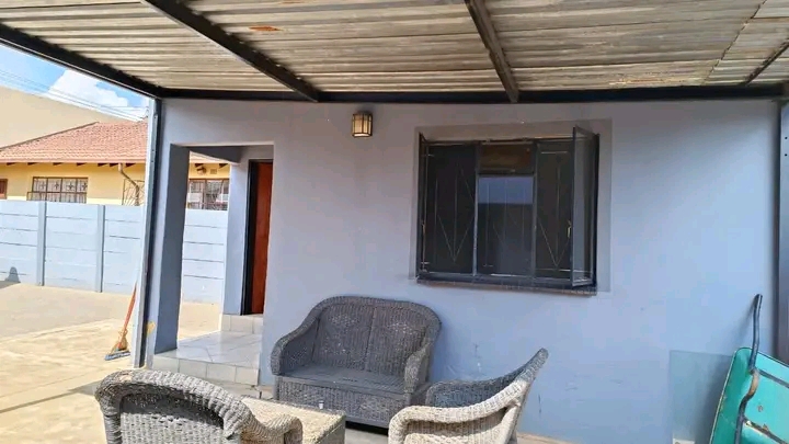 Room available for r1500 with r300 deposit, w  in Mamelodi
