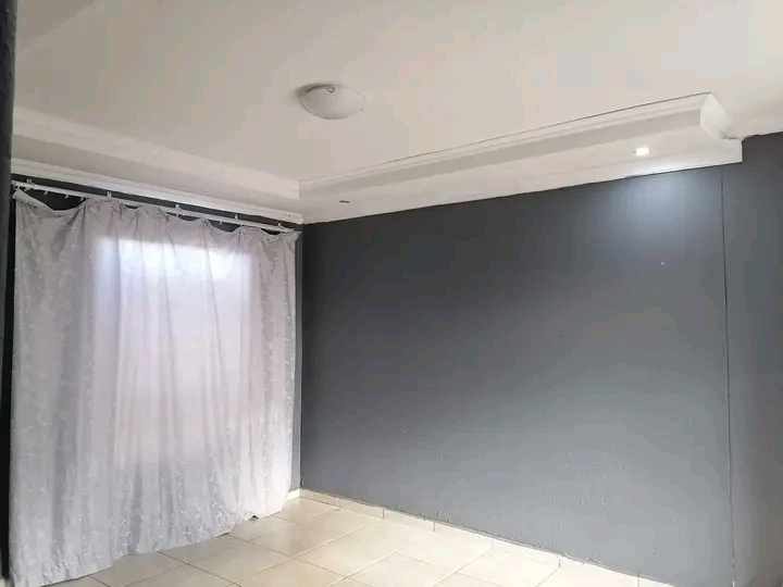 House for rental in ext 20
cousy home 
open  in Protea Glen