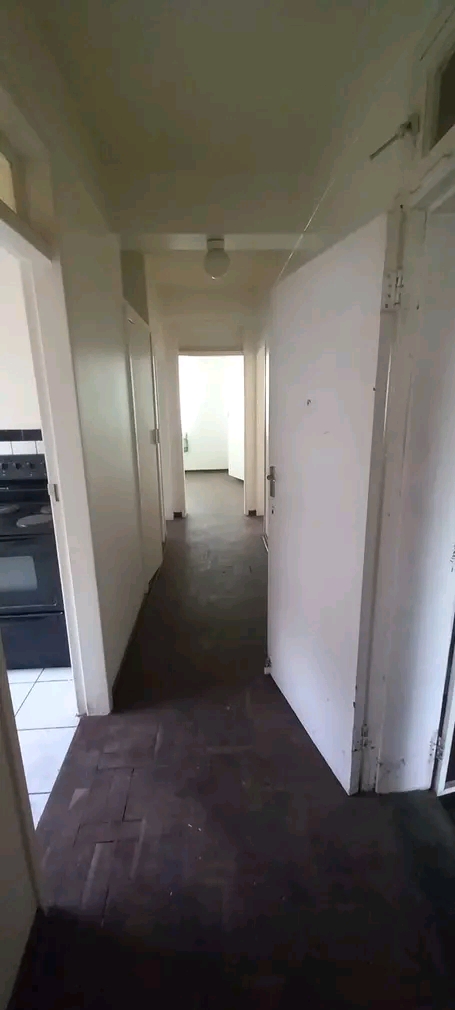 Spacious & neat 2 bed flat available for rent  in Rosettenville