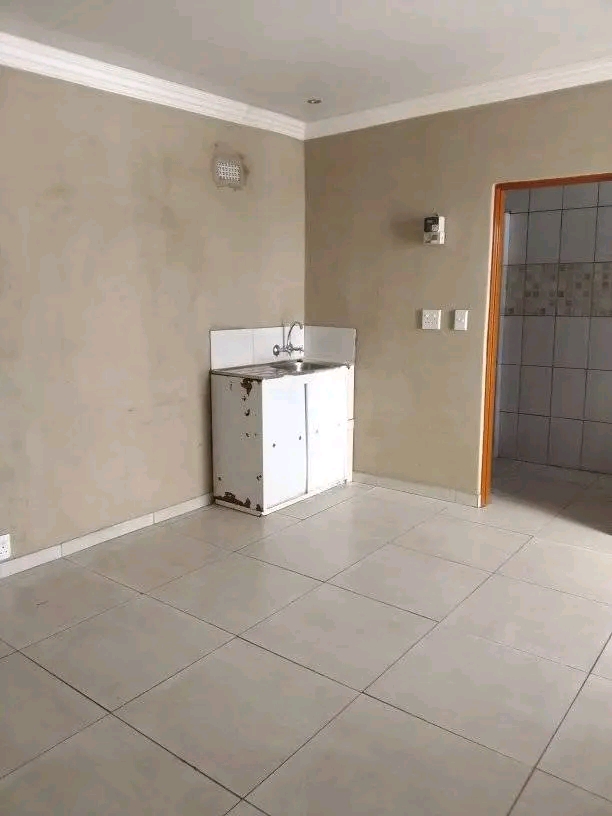 Bachelor available in ex1
with sink,  toilet  in Rabie Ridge