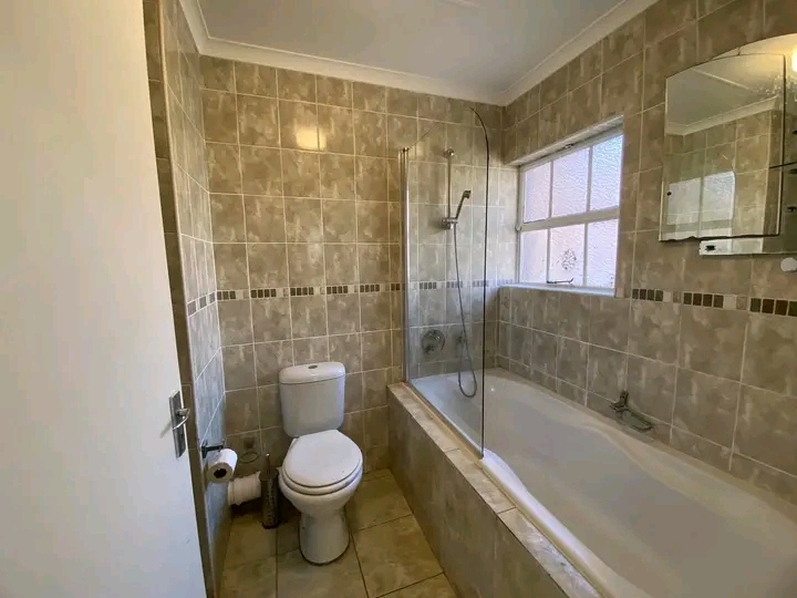 Newly renovated 2 bedroom dublex available fo  in Lyndhurst