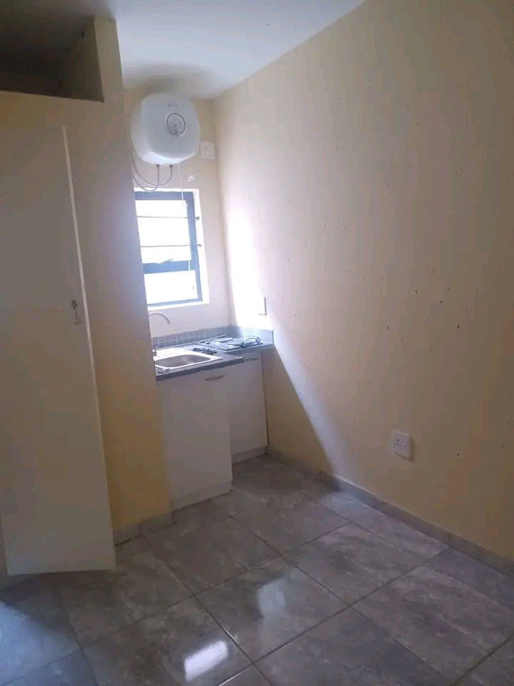 Brand new place to rent for 2700
unlimited f  in Yeoville