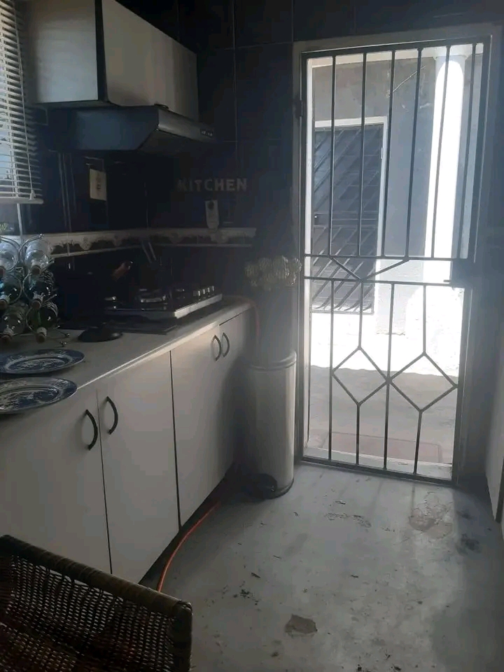 2 bedroom house available in ex1 with:
fitte  in Rabie ridge