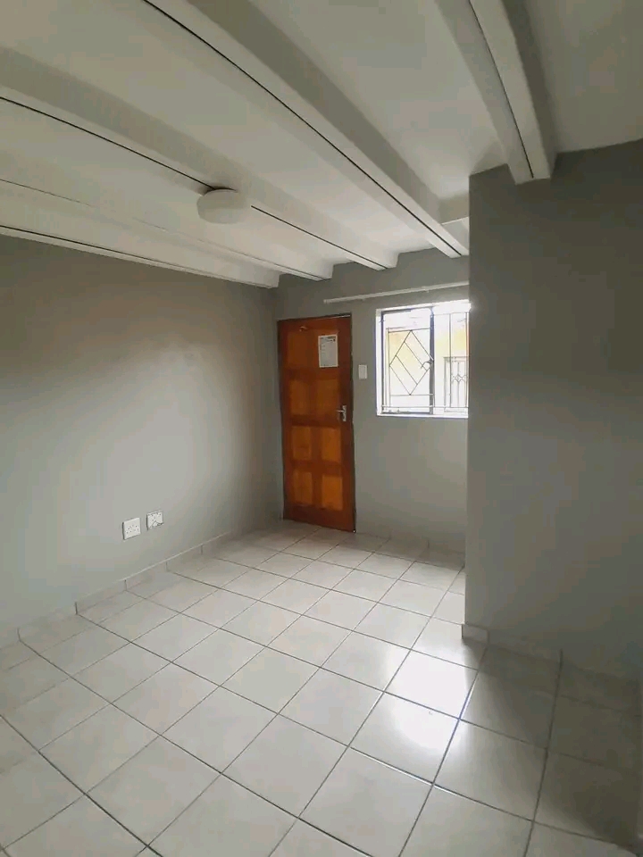 Looking for a room?....well  i got you,i have  in Kaalfontein
