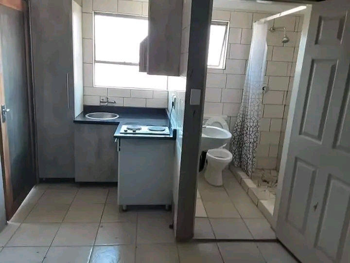 Bachelor available in ex1 
1ts april : 
fit  in Rabie Ridge