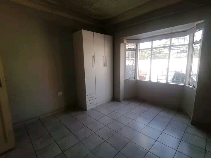 Neat and spacious 1 bedroom cottage available  in The Hill