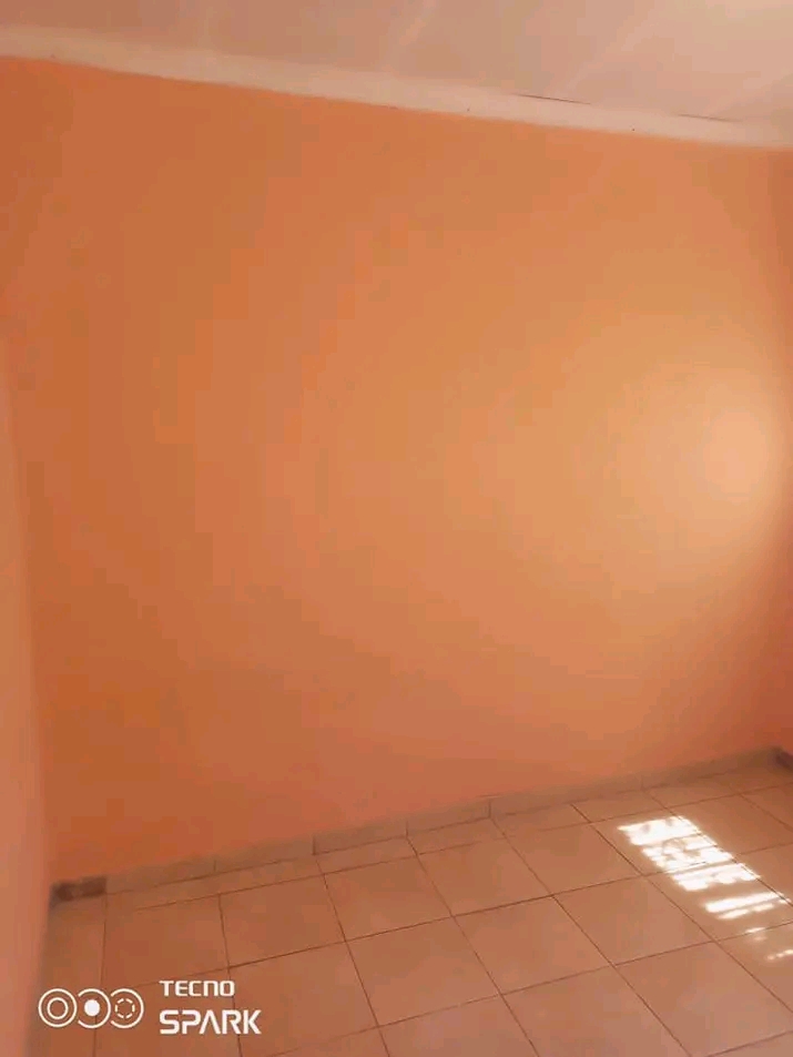 Standard room available at zone10 rent r1200   in Meadowlands