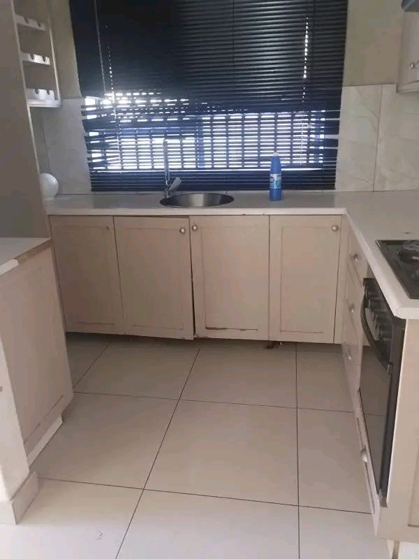 2 bedroom house in north near usave rent is r  in Mofolo