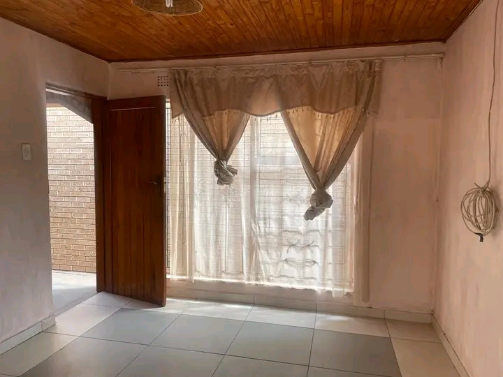 Room available for rental ema15. room is suit  in Ivory Park