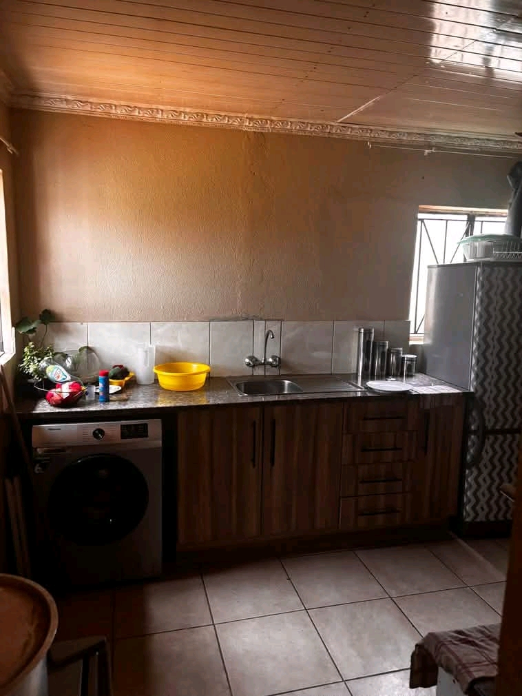 1 separate bedroom cottage with fitted kitche  in Norkem Park