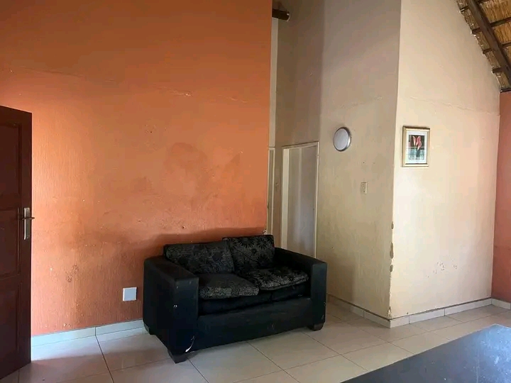 2 rooms with beds available for rent close to  in Glen Austin